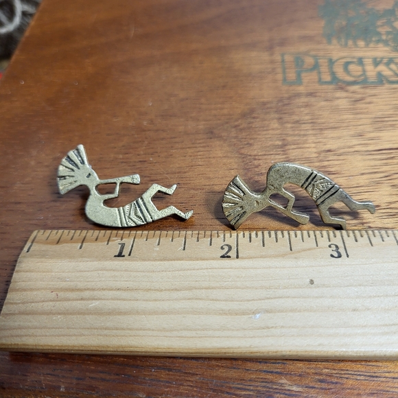 Vintage Brass Tone Metal Kokopelli Pierced Earrings - Picture 12 of 12